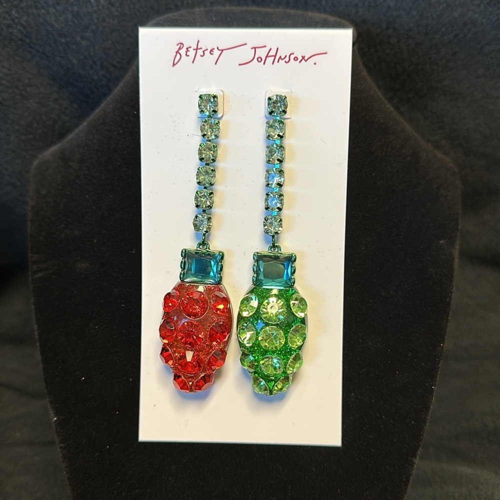🎄NWT BETSEY JOHNSON EXQUISITE CHRISTMAS LIGHTS EARRINGS AND BANGLE SET!!🎄 - Picture 3 of 6